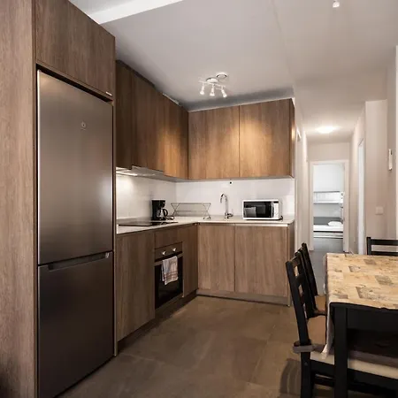Family In Old Town By Costarentals - Ref 181 *