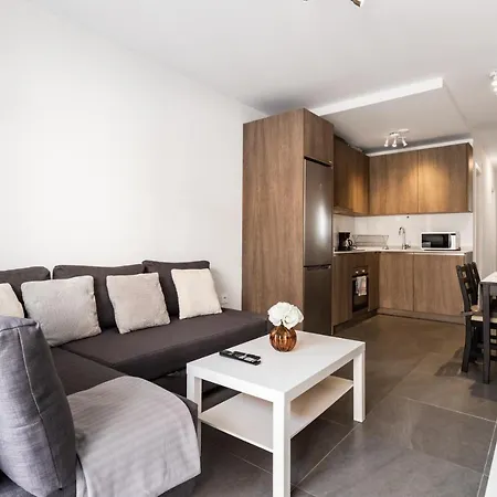 Family In Old Town By Costarentals - Ref 181 *